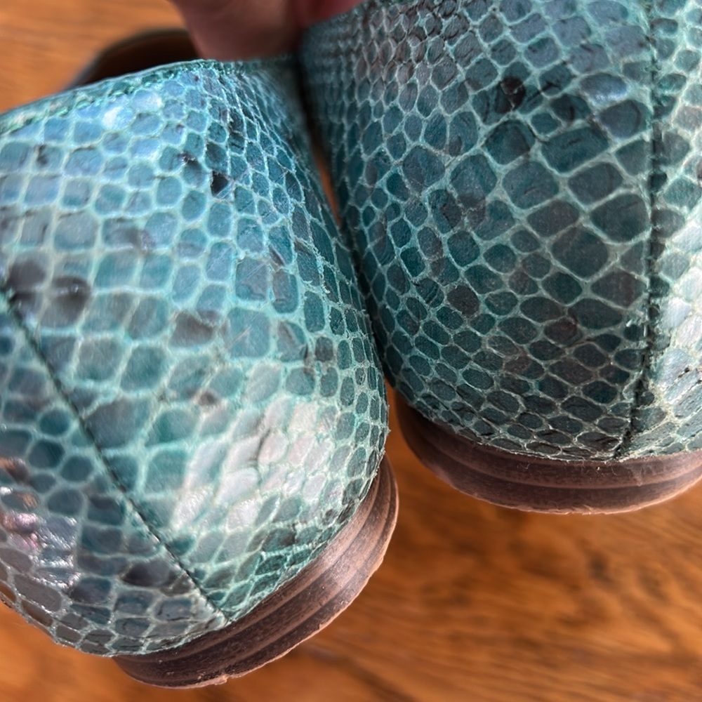 Seven 7 Nelly Flat style turquoise snakeskin ladies pointed toe flats. Size 9. - Picture 4 of 13